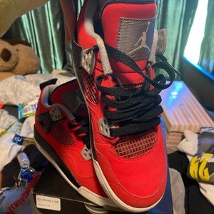 DEADSTOCK JORDAN 4’S, LIGHTLY WORN !
